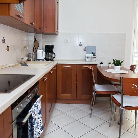אתונה Lovely Apt In Peristeri מראה חיצוני תמונה