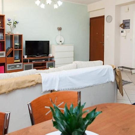 אתונה Lovely Apt In Peristeri מראה חיצוני תמונה