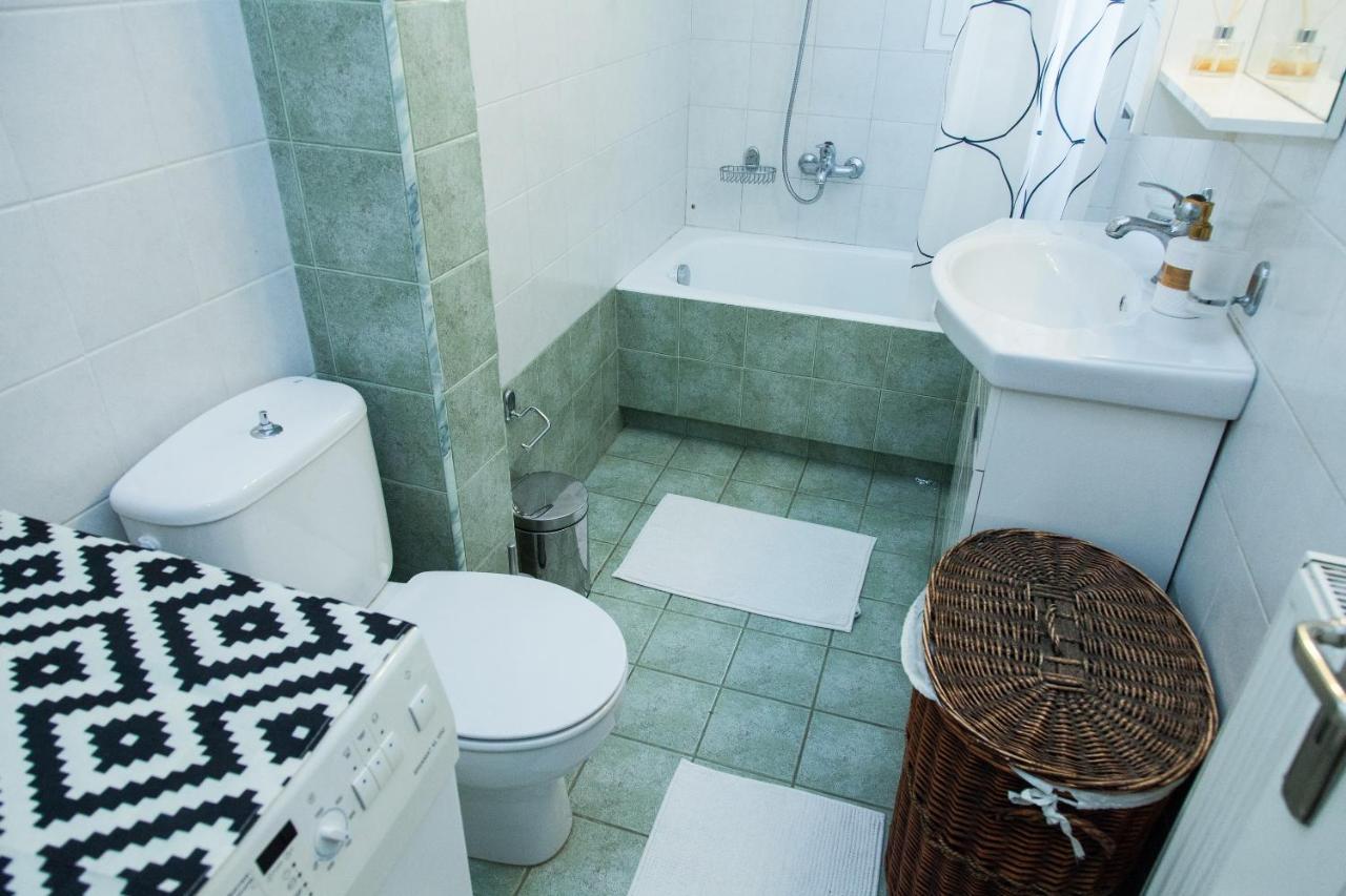 אתונה Lovely Apt In Peristeri מראה חיצוני תמונה