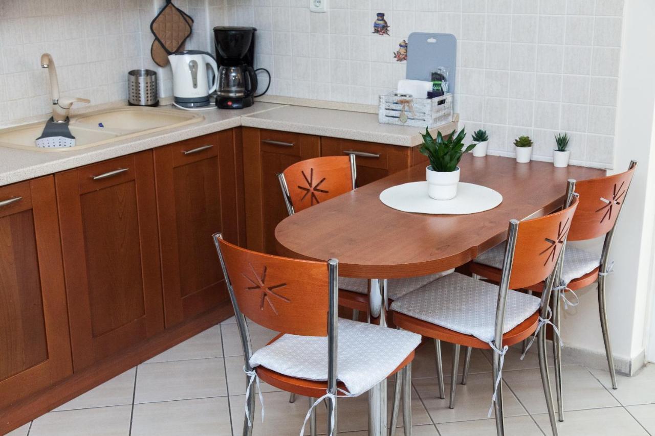 אתונה Lovely Apt In Peristeri מראה חיצוני תמונה