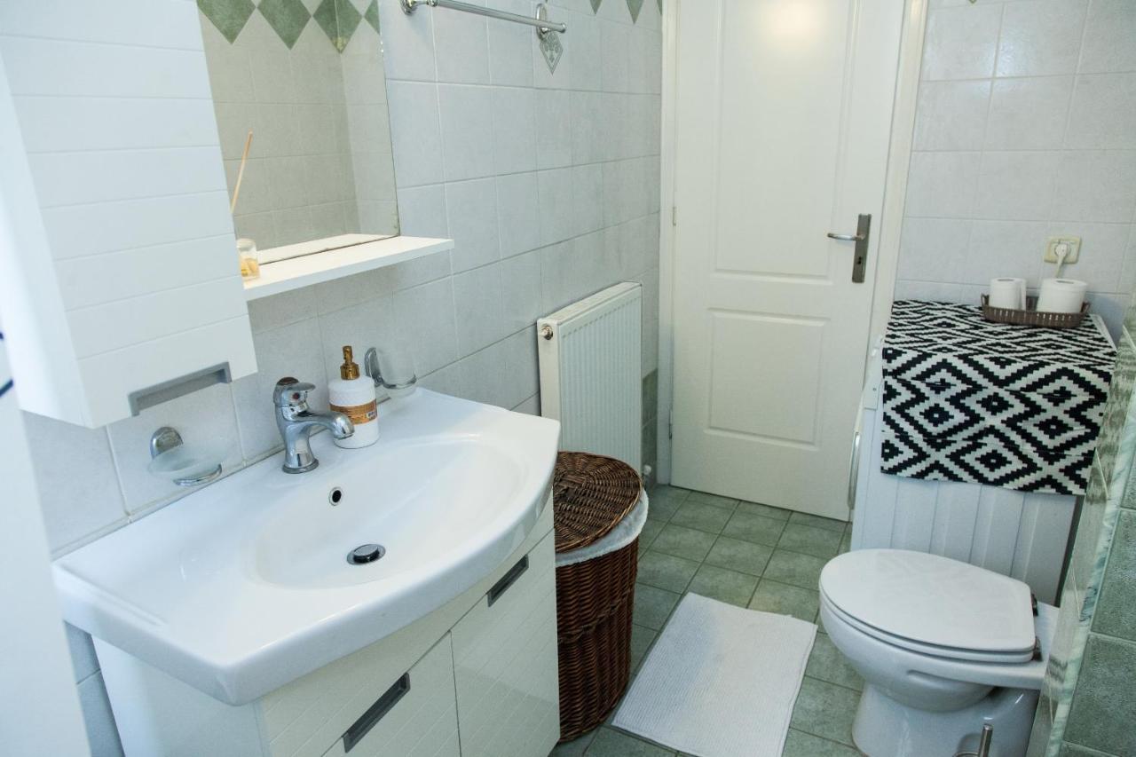אתונה Lovely Apt In Peristeri מראה חיצוני תמונה