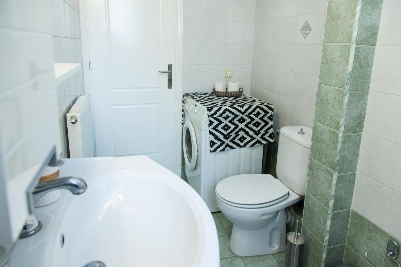 אתונה Lovely Apt In Peristeri מראה חיצוני תמונה