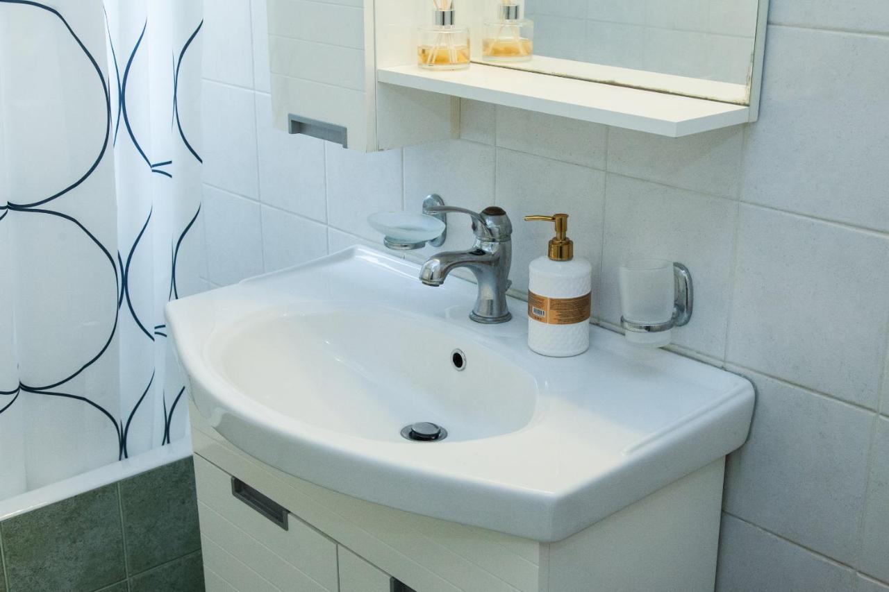 אתונה Lovely Apt In Peristeri מראה חיצוני תמונה