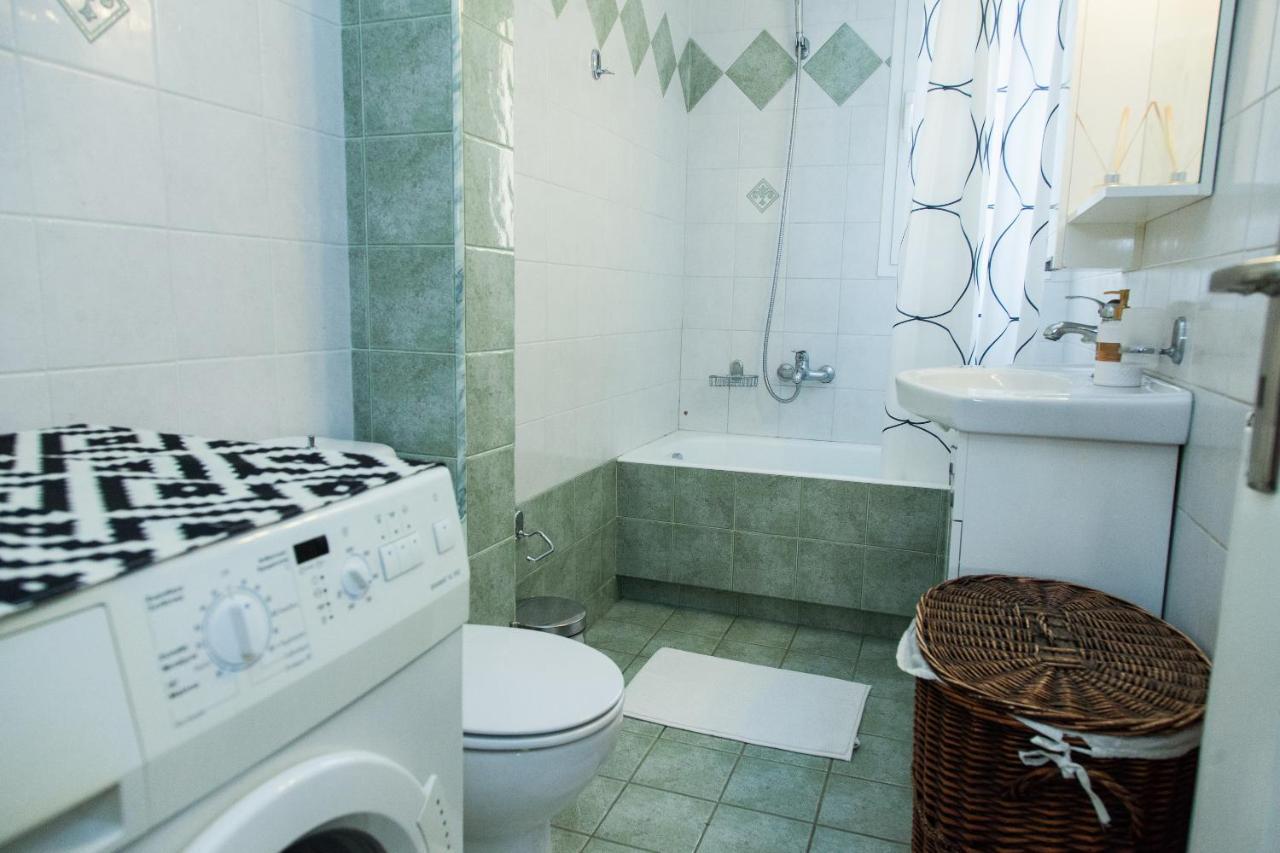 אתונה Lovely Apt In Peristeri מראה חיצוני תמונה