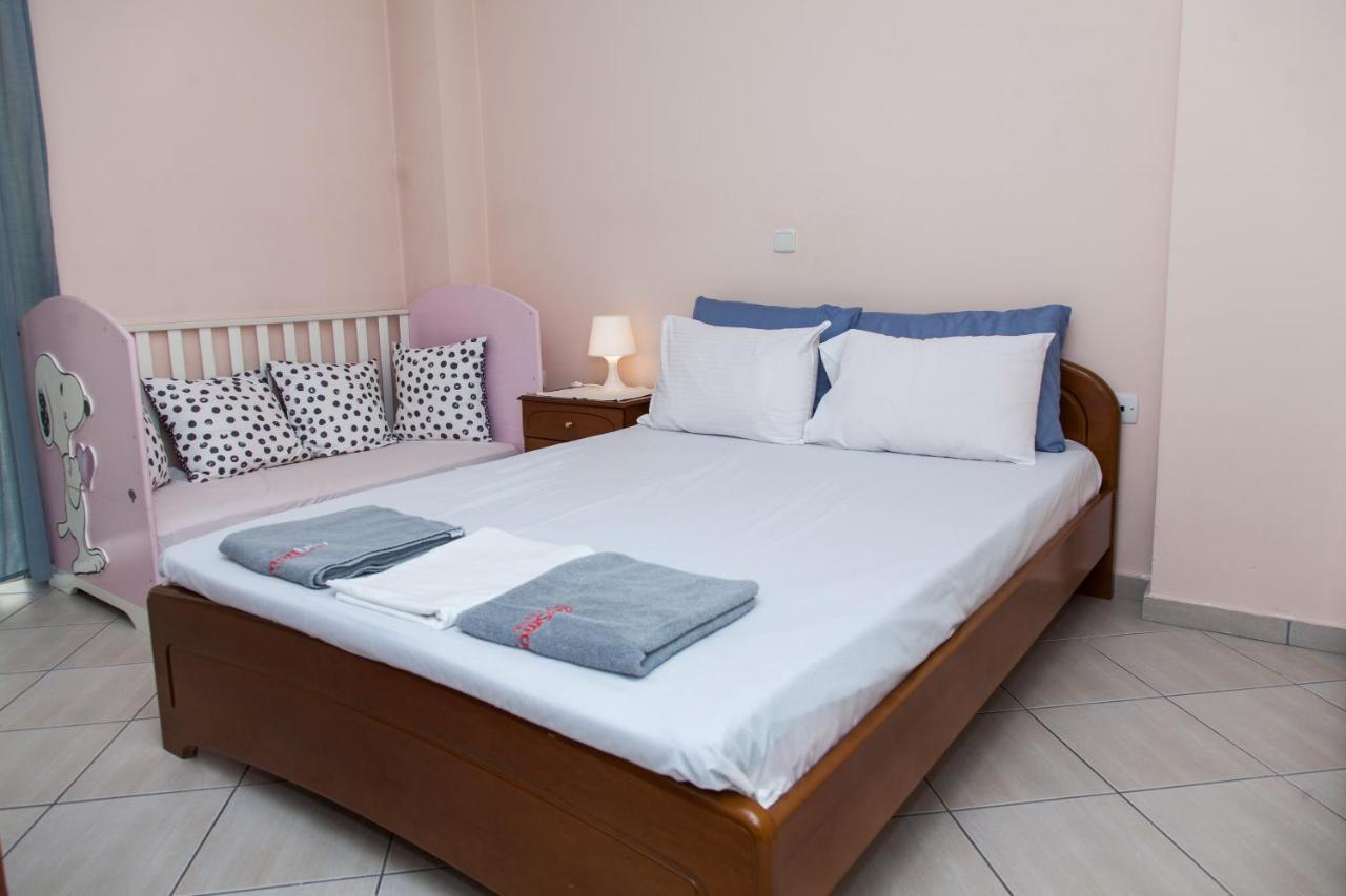 אתונה Lovely Apt In Peristeri מראה חיצוני תמונה