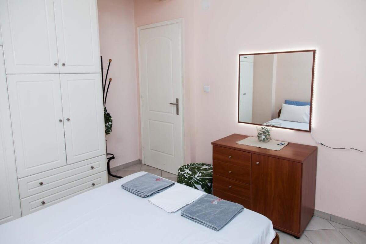 אתונה Lovely Apt In Peristeri מראה חיצוני תמונה