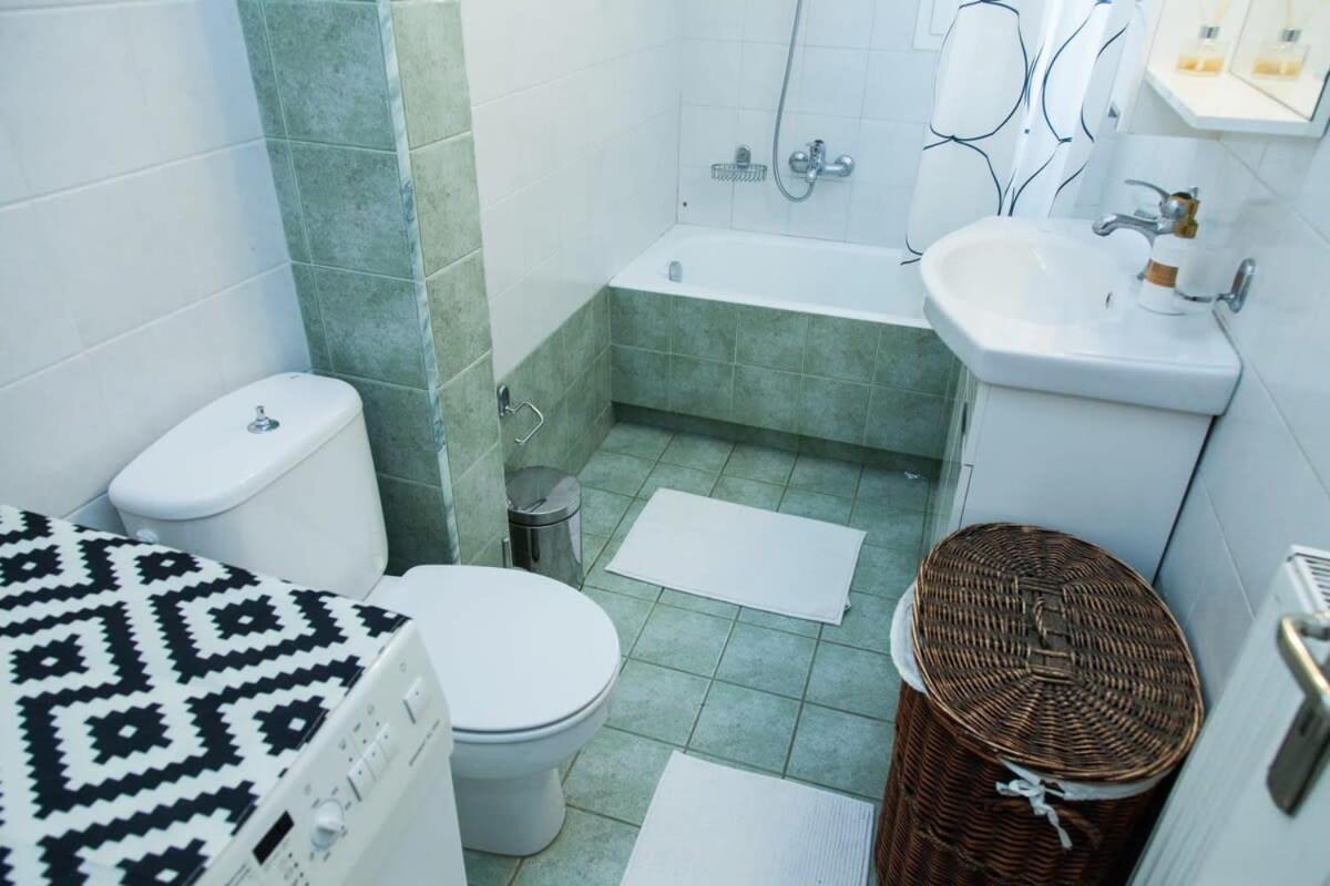 אתונה Lovely Apt In Peristeri מראה חיצוני תמונה